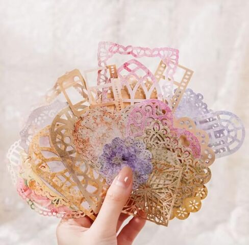 سجل القصاصات ورق الدانتيل 50 ورقة عتيقة من الدانتيل بإطار من الدانتيل مجموعة لوازم تزيين فنية للمجلات وإطارات الصور وألبومات الصور وصناعة البطاقات والحرف اليدوية والزينة للمخططين. in Kuwait