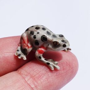 Frog Micro Tiny Dollhouse Figurines Ceramic Hand Painted Animals Collectible Small Gift Home Garden Decor