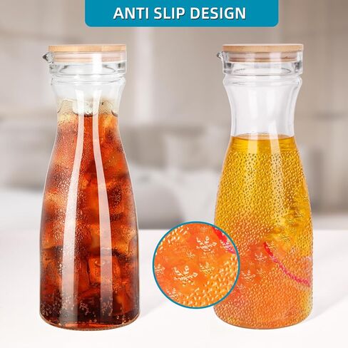 مجموعة من 2 إبريق زجاجي مع غطاءين، مجموعة إبريق مشروبات سعة 40 أونصة لبار الميموزا، إبريق ماء سعة 1 لتر، إبريق عصير للغداء والماء البارد والحليب والشاي المثلج وعصير الليمون - علامتان سبورة خشبية in Kuwait