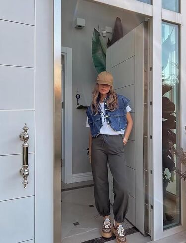 قميص Perbai نسائي قصير بأزرار سفلية صيفي بياقة وبدون أكمام من قماش الدنيم فضفاض مع جيوب in Kuwait