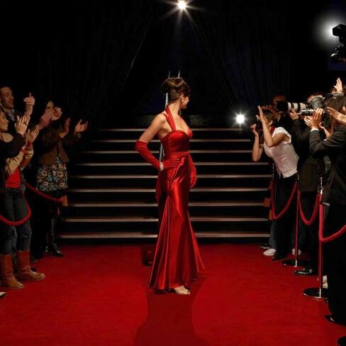 Red Carpet Runner for Party, Premium 160 GSM Felt Non-Woven Fabric Runway Rug for Party Wedding & Special Events,Rolled Package Without Creases (Red, 3X15 ft) in Saudi Arabia