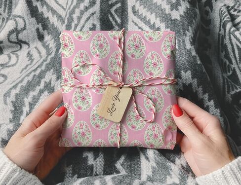 ورق تغليف عيد الفصح للأطفال من SaringSwoon - غلاف هدية مع حروف مرحبًا بعيد الفصح وتصميمات الأرنب والبيض والزهور والجنوم - 20 × 29 بوصة، 8 أوراق مطوية in Kuwait