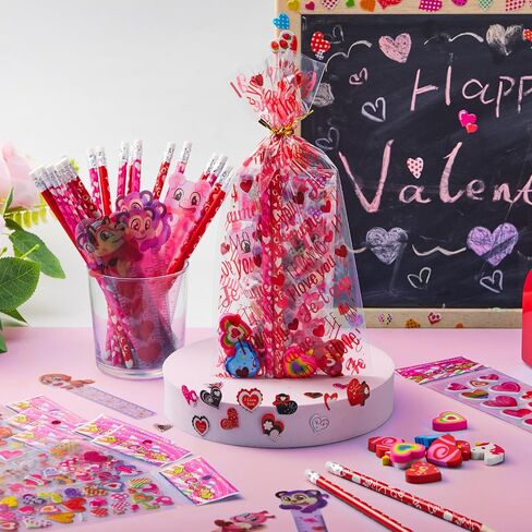 JOYIN 28 حزمة مجموعة قرطاسية عيد الحب متنوعة للأطفال، مع ممحاة ملصقات أقلام الرصاص والمساطر، وجوائز مكافآت العطلات هدية تبادل المدرسة في الفصل الدراسي in Saudi Arabia