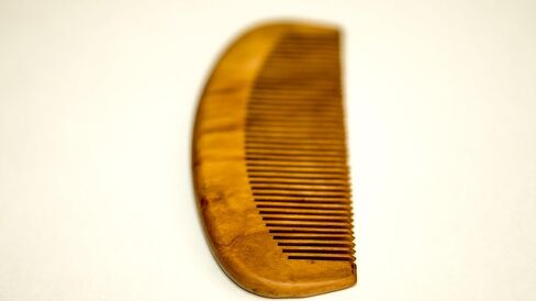 [Japan Craftsmen Made] Peach Wood Natural Comb - Apricot Oiled. Anti Static Hair (Medium) in Saudi Arabia