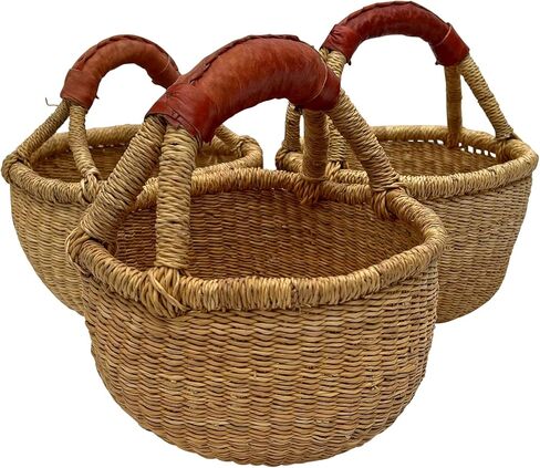 مشروع خشب القلب الأفريقي - سلة أفريقية طبيعية مستديرة صغيرة فاخرة بمقبض جلدي - سلة سوق بولجا كلاسيكية من خشب القلب من النساء في بولجاتانجا، غانا - مستديرة 25.4 سم (معبأة بشكل مسطح) in Kuwait