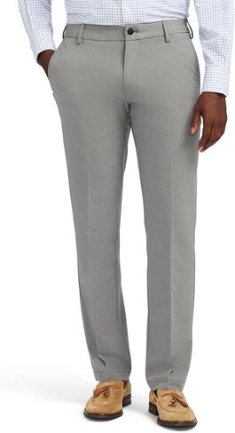 Izod Men's Non-Iron Stretch Straight Fit Flat Front Traveler Chino Pant in Kuwait