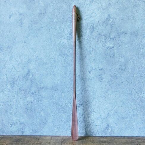 SASAHARA Shoehorn Maru مقاس 30.3 بوصة، مقبض طويل، لبيسة حذاء خشبية، صنع في اليابان، لبيسة حذاء، لون بني، خشب الجوز in Saudi Arabia
