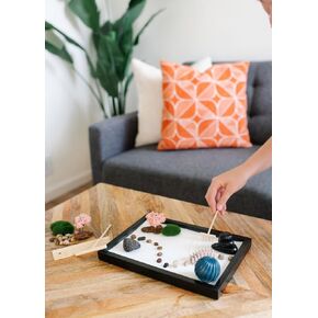 ديكور Zen Garden الياباني - حديقة سطح مكتب صغيرة فريدة من نوعها مع رمل، 3 أدوات من الخيزران، 9 ملحقات - ديكور غرفة للمكتب، المنزل، التأمل in Kuwait