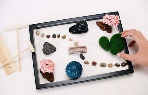 ديكور Zen Garden الياباني - حديقة سطح مكتب صغيرة فريدة من نوعها مع رمل، 3 أدوات من الخيزران، 9 ملحقات - ديكور غرفة للمكتب، المنزل، التأمل in Kuwait