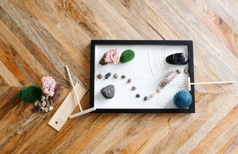 ديكور Zen Garden الياباني - حديقة سطح مكتب صغيرة فريدة من نوعها مع رمل، 3 أدوات من الخيزران، 9 ملحقات - ديكور غرفة للمكتب، المنزل، التأمل in Kuwait