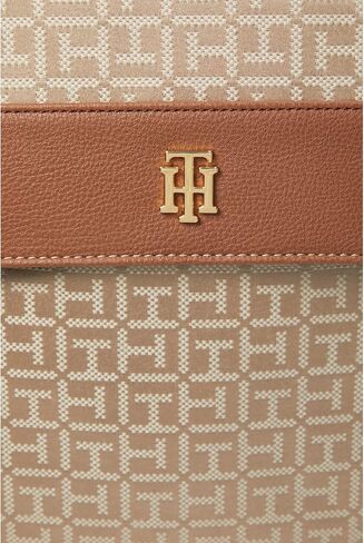حقيبة ظهر Tommy Hilfiger Camilla II Flap-Square Monogram Jacquard Navy/White One Size in Saudi Arabia