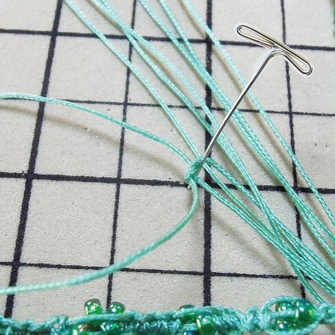 The Beadsmith T-pins, 1 inch (27mm), Stainless Steel, 75 pins in a Plastic Box, Ideal for Wigs, Macrame and Sewing, Use for Blocking, Knitting, Modelling and Crafts in Saudi Arabia