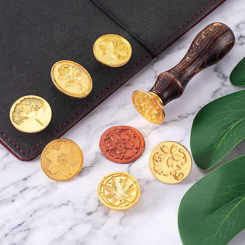 طقم طوابع ختم الشمع، 8 قطع، طوابع شمع نحاسية ذهبية اللون، رأس ومقبض خشبي، وردة ذهبية وكرز وزهرة القيقب لحفلات الزفاف والهالوين وعيد الميلاد وعيد الحب وتغليف بطاقات الدعوات in Saudi Arabia