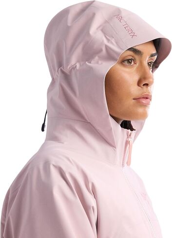 Arc'teryx Women's Beta Coat in Saudi Arabia