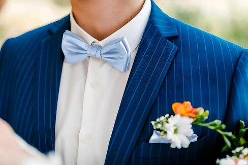 Bow Ties for Men Solid Color Pre-Tied Bow Tie and Pocket Square Cufflinks Set in Saudi Arabia