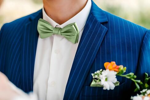 Bow Ties for Men Solid Color Pre-Tied Bow Tie and Pocket Square Cufflinks Set in Saudi Arabia