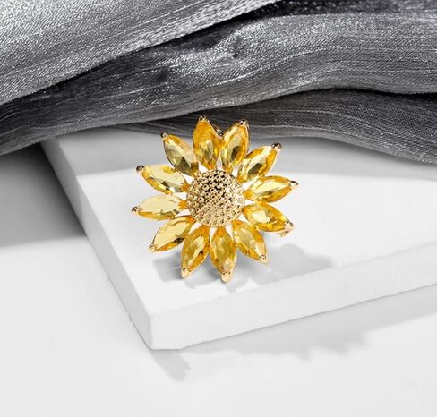 Sunflower Brooch Pin Yellow Crystal Flower Petal Lapel Brooches for Women Girls Fashion Jewelry Gift in Kuwait