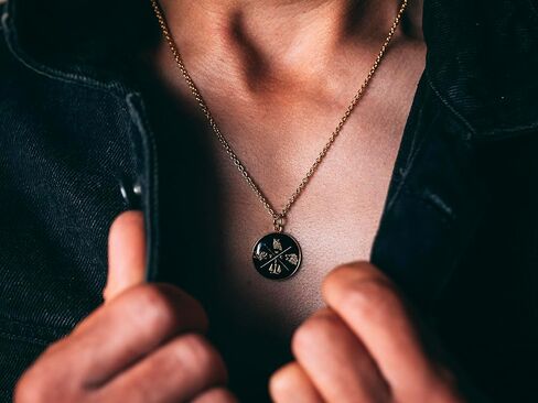 STOIC STORE UK قلادة فضائل الكاردينال الرواقية - قلادة من جانب واحد مطلية بالمينا باللونين الأسود والذهبي - أربع فضائل من التصميم البسيط - مجوهرات رواقية ملهمة - هدية فريدة in Kuwait