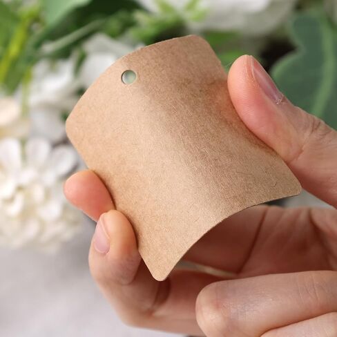 80 قطعة من بطاقات الهدايا الورقية البيضاء من SallyFashion مع سلسلة، ملصقات معلقة مربعة مقاس 2 × 2 بوصة من القماش للأعمال اليدوية وعلامات فارغة in Kuwait