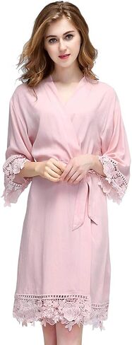 أرواب نسائية قطنية من الدانتيل الوردي تستعد للعروس ووصيفات العروس in Saudi Arabia