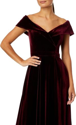 تنورة Xscape طويلة مكشوفة الكتفين مخملية كاملة بورجوندي 10 in Kuwait