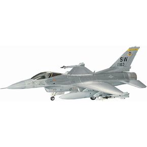 Hasegawa 1:72 Scale F-16C Fighting Falcon Model Kit