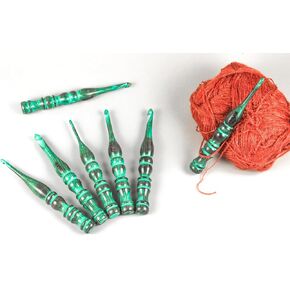 Handmade Ergonomic Wooden Crochet Hooks, (Set of 7) Crochet Hook for Arthritic Hands, Smooth and Comfortable Grip Handle, Knitting Yarn Gift for Her (Green), MEDIUM, WCH 02