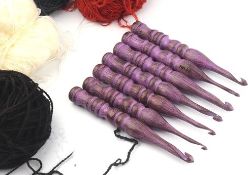 Handmade Ergonomic Wooden Crochet Hooks, (Set of 7) Crochet Hook for Arthritic Hands, Smooth and Comfortable Grip Handle, Knitting Yarn Gift for Her (Green), MEDIUM, WCH 02 in Saudi Arabia