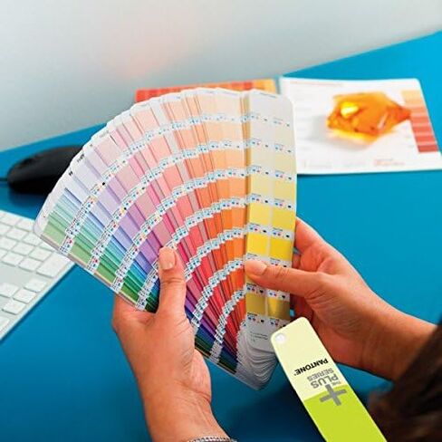 مجموعة دليل ألوان Pantone CMYK، GP5101C، مطلية وغير مطلية in Kuwait