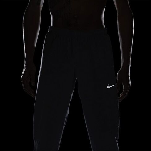 بنطال الجري المنسوج للرجال من Nike Dri-FIT Challenger (رمادي دخاني/فضي عاكس، DD4894-084) مقاس XX-Large in Saudi Arabia
