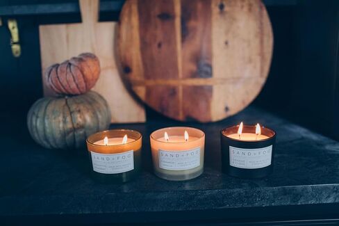 شمعة معطرة بالرمال والضباب - خشب الصندل والفانيليا - روائح وأحجام إضافية - فتيل خالٍ من الرصاص مصنوع من القطن بنسبة 100% - شموع فاخرة معطرة للهواء - ديكور منزلي مثالي - 12 أونصة in Kuwait