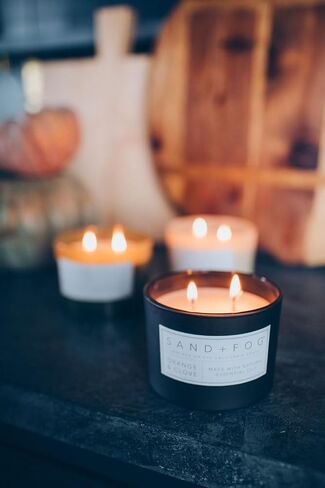 شمعة معطرة بالرمال والضباب - خشب الصندل والفانيليا - روائح وأحجام إضافية - فتيل خالٍ من الرصاص مصنوع من القطن بنسبة 100% - شموع فاخرة معطرة للهواء - ديكور منزلي مثالي - 12 أونصة in Kuwait