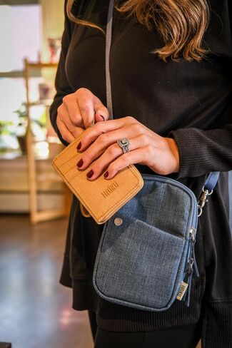 HAIKU Sprout Wallet, Lightweight Small Wristlet Wallet with Zippered Pouch, RFID Pockets, and Removeable Wrist Strap, Honeycomb in Kuwait