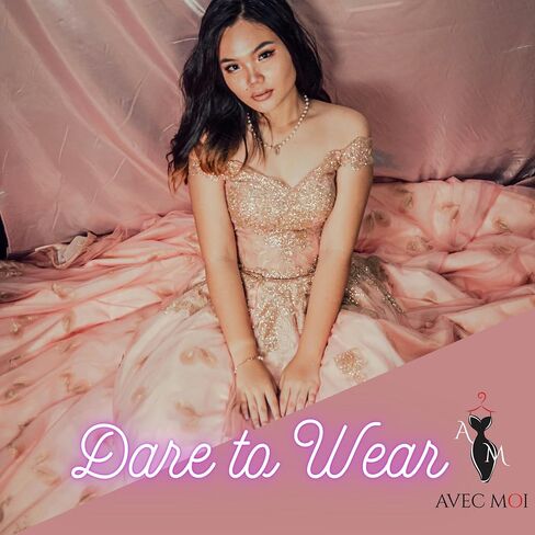 Professional Double-Sided Clothing Tape Fashion Tape for Models, Performers, and Stylists by Avec Moi. Just Released on Amazon. The Fashion Industry's Trusted Brand is Now Publicly Available. in Saudi Arabia