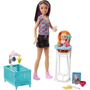 Barbie Babysitting Playset with Skipper Friend Doll, Color-Change Baby Doll, High Chair, Crib and Themed Accessories for 3 to 7 Year Olds