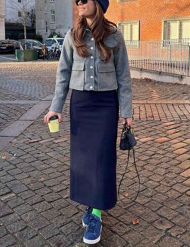 معاطف Wyeysyt الصوفية النسائية ذات طية صدر السترة القصيرة منفوخة بأزرار سفلية وسترة كاجوال مع جيوب 2024 (رمادي-S)، مقاس صغير in Kuwait