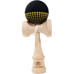 Yomega Pro Model Kendama - لعبة مهارات الرمي والالتقاط اليابانية التقليدية مع طلاء مطاطي لتسهيل بناء المهارات (أسود)