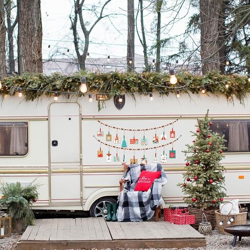 2 Pcs Christmas Hanging Photo Display with 18 Wood Clips, Wooden Beads Garland Christmas Holiday Card Picture Frame 4 Feet DIY Green Red Photo Holders for Christmas Holiday Rustic Country Decor in Kuwait