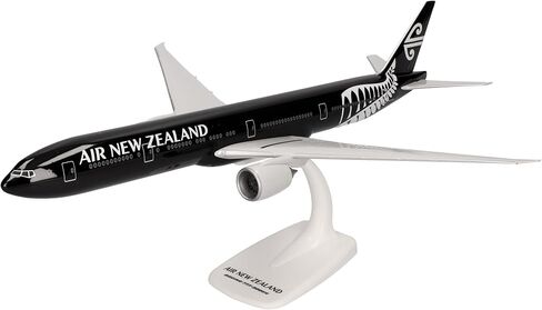نموذج طائرة Herpa Snap-fit ​​Boeing 777-300ER Air New Zealand بمقياس 1:200، مصغر بلاستيكي مع قاعدة، بناء النموذج، إصدار لهواة الجمع in Kuwait