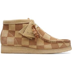 حذاء Wallabee النسائي من Clarks للكاحل