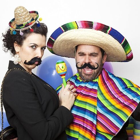 NUMJAW المكسيكي زي تاكو زي الكبار للحزب فييستا سينكو دي مايو، المكسيكي المعطف سومبريرو سيراب، قبعة مكسيكية العباءات الكبار المكسيكي هالوين ازياء الملحقات مع النظارات الشمسية والشارب in Kuwait