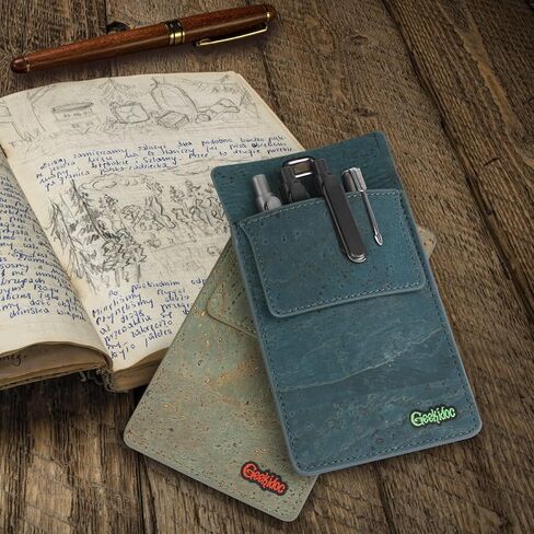 واقي جيب الفلين البرتغالي الفاخر من Geekidoc للرجال | واقيات جيوب متعددة الاستخدام للقمصان ومعاطف المختبر | للقلم وأقلام الرصاص والمؤشرات والمزيد | عبوة واحدة من واقي منظم الجيب البني in Kuwait