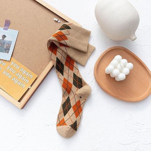 جوارب طويلة للركبة للسيدات والفتيات باللون الأخضر والأسود والأزرق الداكن والكاكي والقهوة العتيقة جوارب Argyle المبتكرة in Kuwait