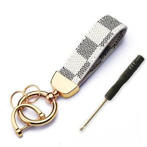 سلسلة مفاتيح جلدية للسيارة - حلقة مفاتيح دوارة مضادة للفقدان، حامل مفاتيح للرجال والنساء، منظم سلسلة مفاتيح السيارة على شكل حلقة على شكل حرف D in Kuwait