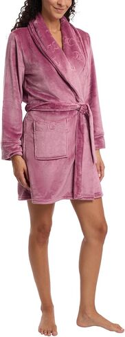 رداء Juicy Couture للسيدات فائق النعومة من القطيفة بياقة شال (الولايات المتحدة، ألفا، صغير، متوسط، عادي، عادي، أرجواني مثلج) in Saudi Arabia