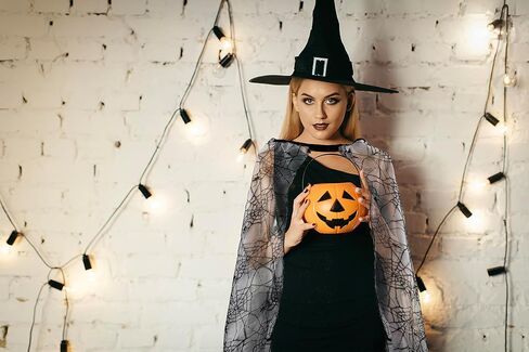Halloween Spiderweb Cape for Halloween Cosplay Birthday Party Decoration Spider Web Cape for Women Unisex Adult Masquerade in Saudi Arabia