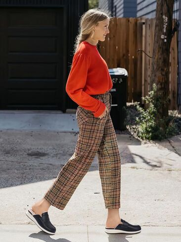 TEMOFON Clogs for Women Slip on Mules: Fur Lined Closed Toe Clogs - Winter Woman Flats Mules Shoes in Saudi Arabia