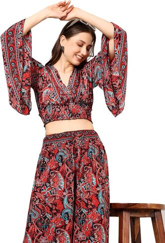 مجموعة من القمصان والبيجامات النسائية ذات الأكمام الواسعة والمطرزة باللون الأخضر من Yash Gallery in Kuwait