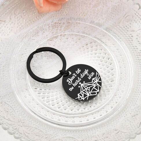 هدايا تشجيعية تحفيزية إيجابية للنساء والرجال، هدايا عيد الميلاد لعيد الميلاد للأخ الشقيق، هدايا دعم لابنته، لا تدع الأيام الصعبة تفوز بسلسلة مفاتيح للأم والأب in Kuwait