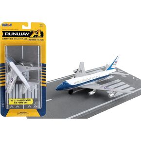 Daron Worldwide Trading Runway24 Japanese Zero Vehicle